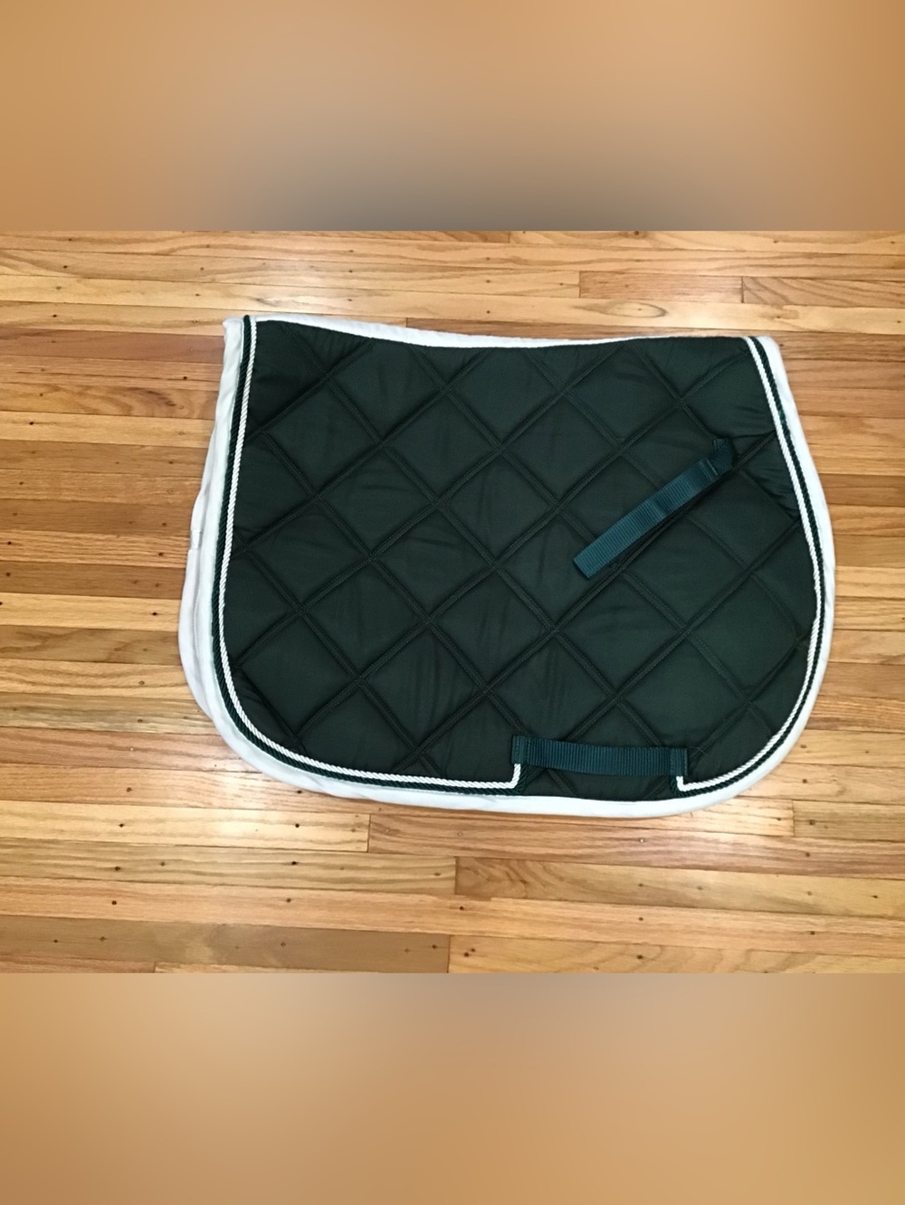 Lettia Saddle Pad Green/White Trim Style